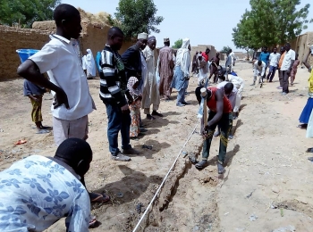 WFP Livelihood Intervention: Busy community work site in #Bade Communities, #Yobe